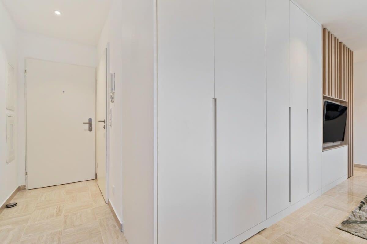 Modern Studio With King Bed, Walk To Attractions Luxembourg Exterior photo