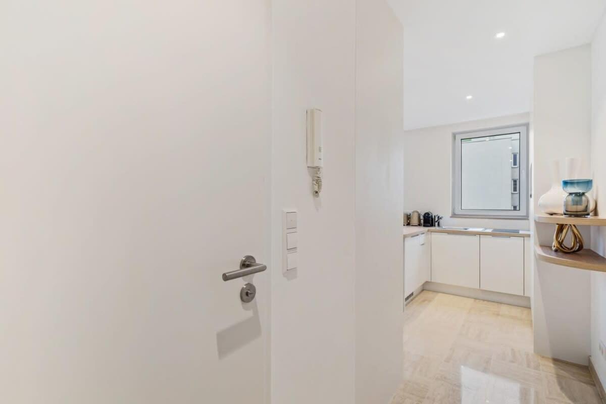 Modern Studio With King Bed, Walk To Attractions Luxembourg Exterior photo