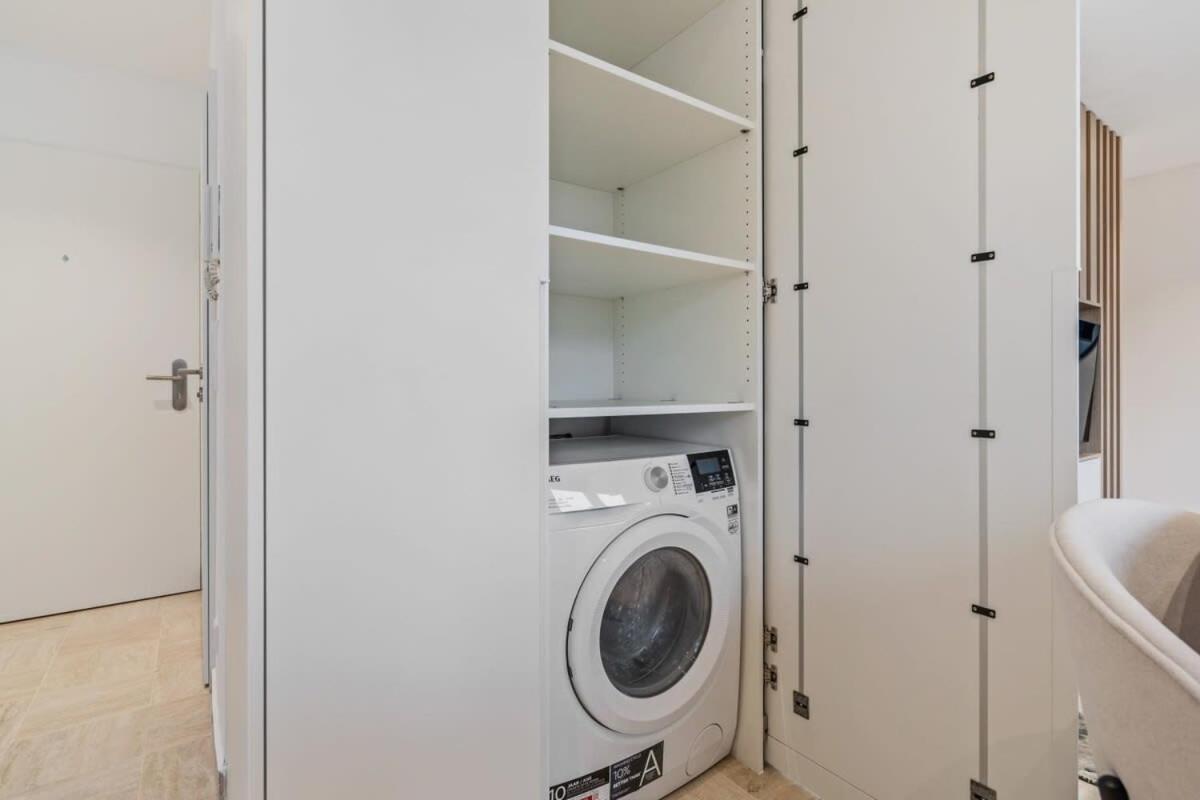 Modern Studio With King Bed, Walk To Attractions Luxembourg Exterior photo
