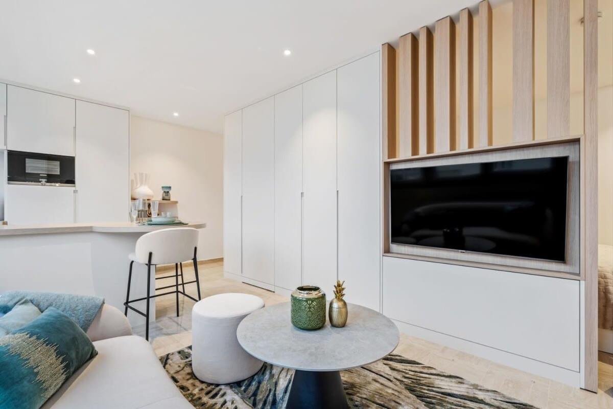 Modern Studio With King Bed, Walk To Attractions Luxembourg Exterior photo